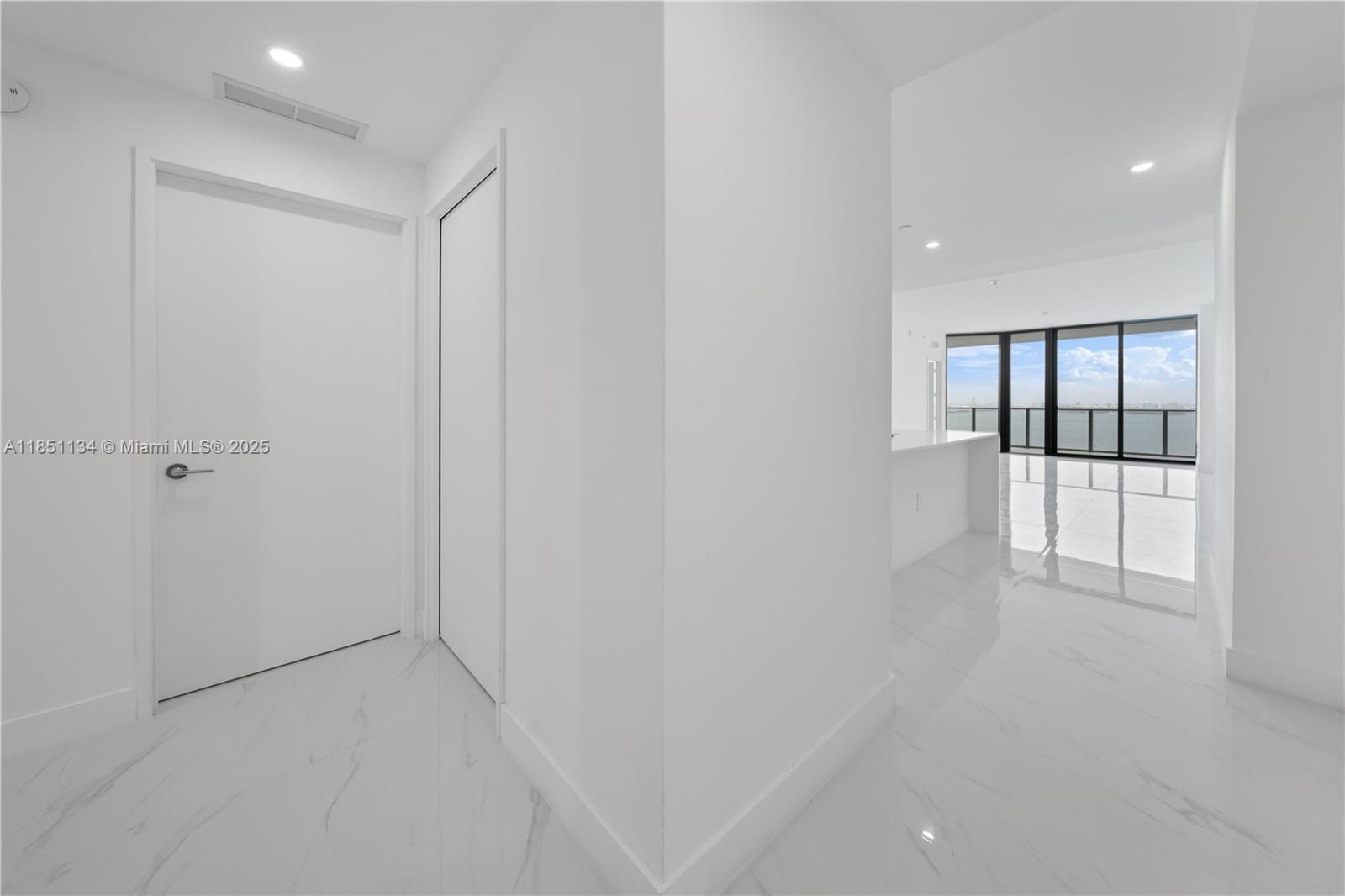 ARIA RESERVE SOUTH TOWER - Residential Lease