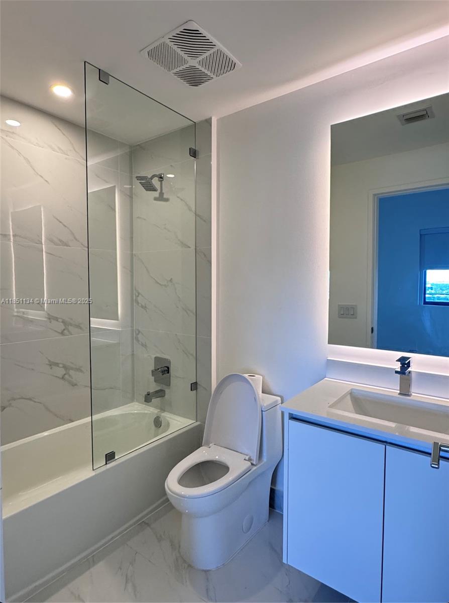 ARIA RESERVE SOUTH TOWER - Residential Lease