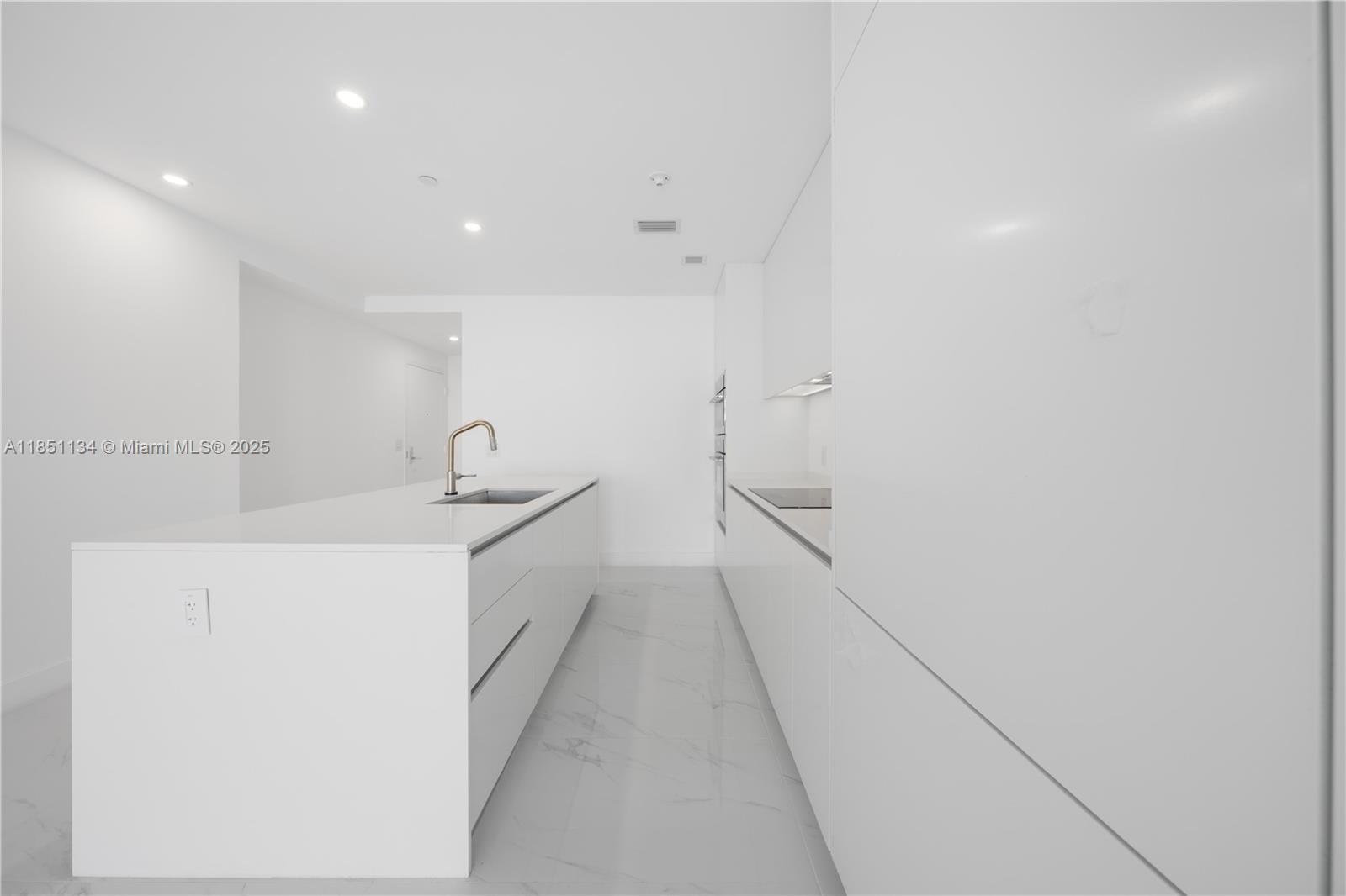 ARIA RESERVE SOUTH TOWER - Residential Lease