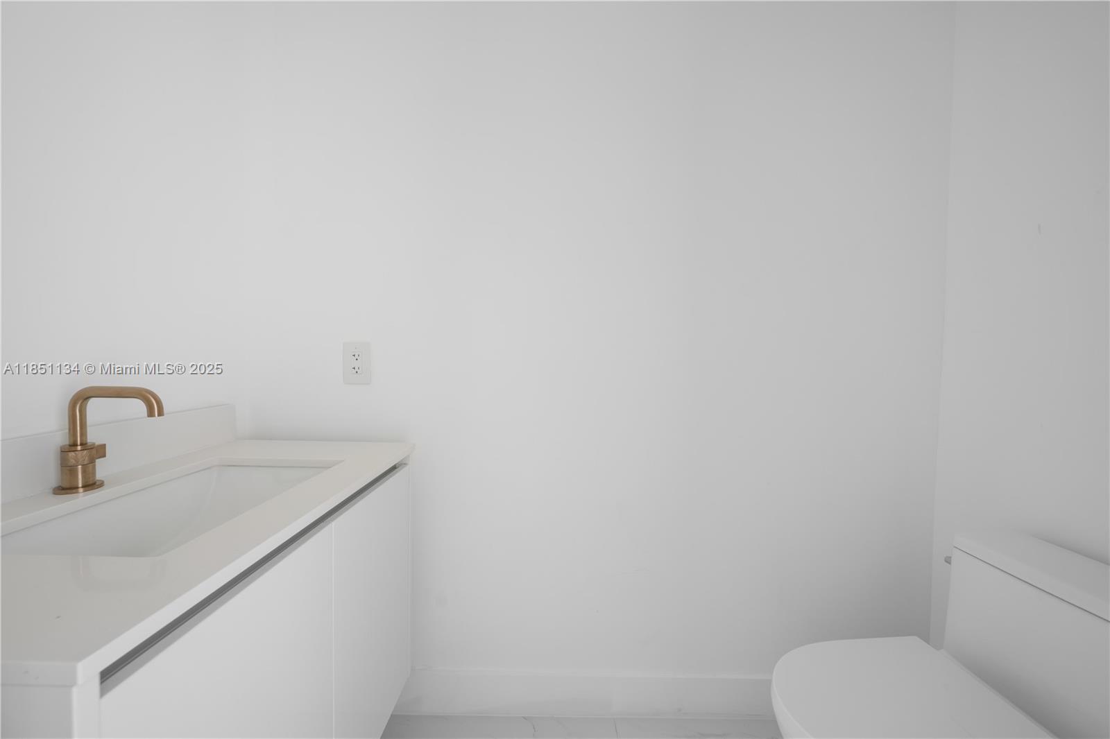 ARIA RESERVE SOUTH TOWER - Residential Lease