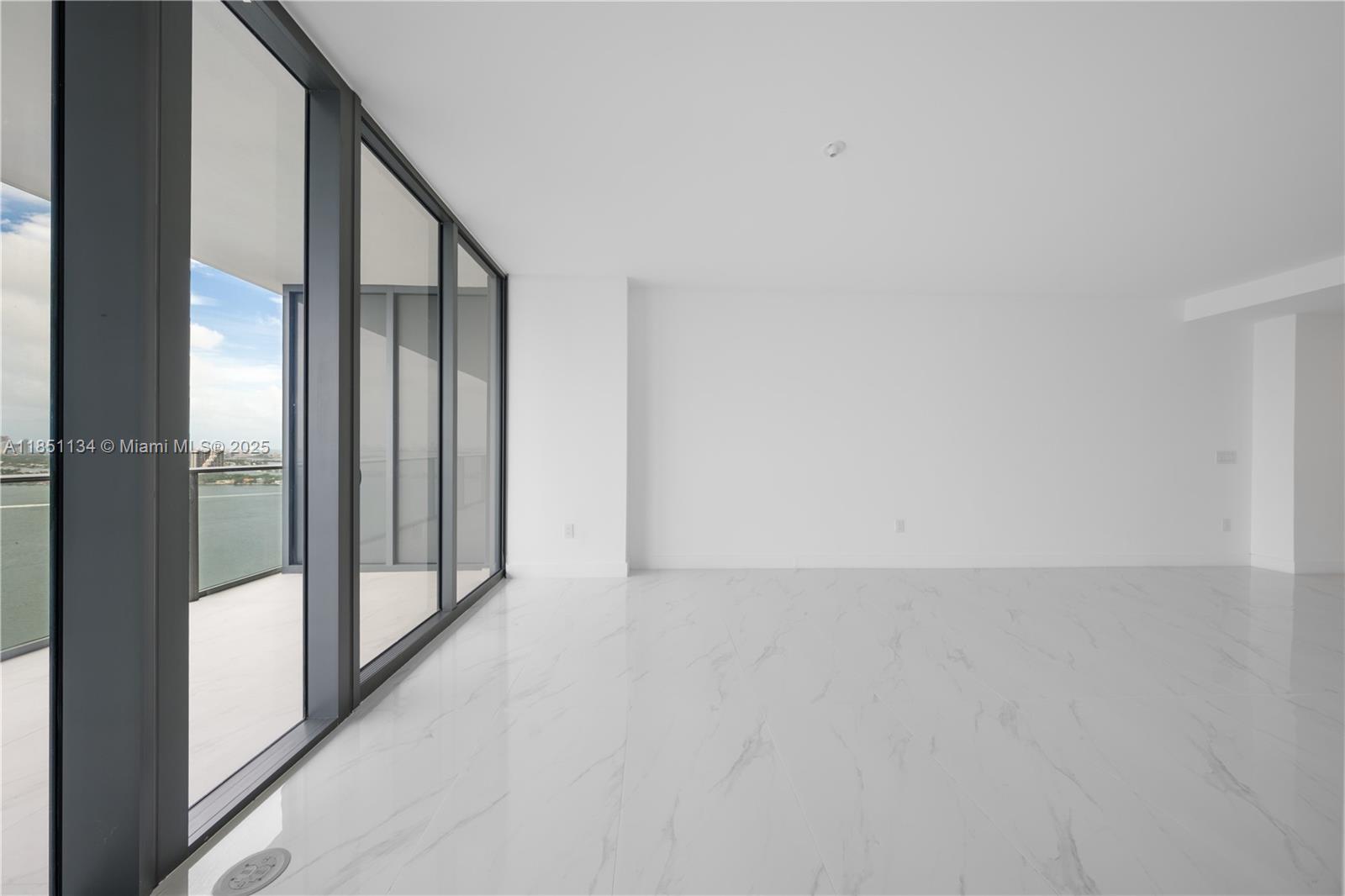 ARIA RESERVE SOUTH TOWER - Residential Lease