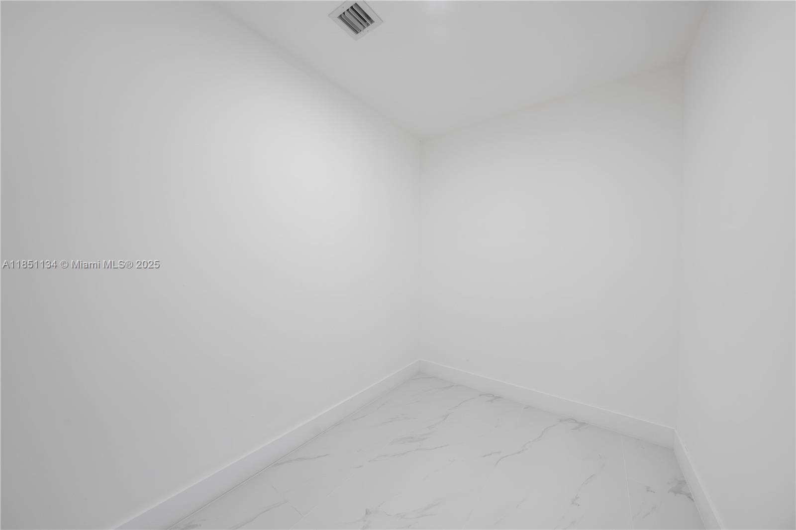 ARIA RESERVE SOUTH TOWER - Residential Lease