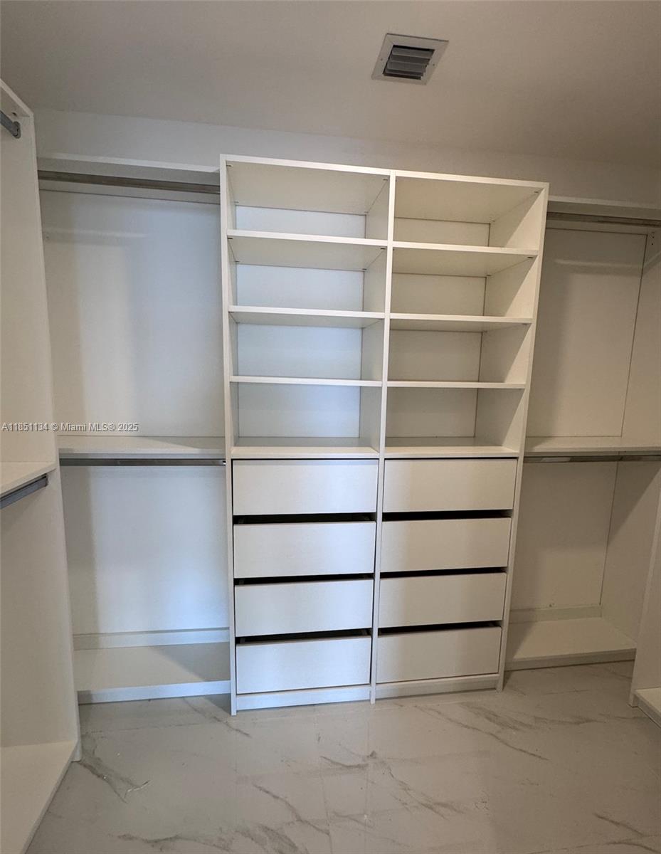 ARIA RESERVE SOUTH TOWER - Residential Lease