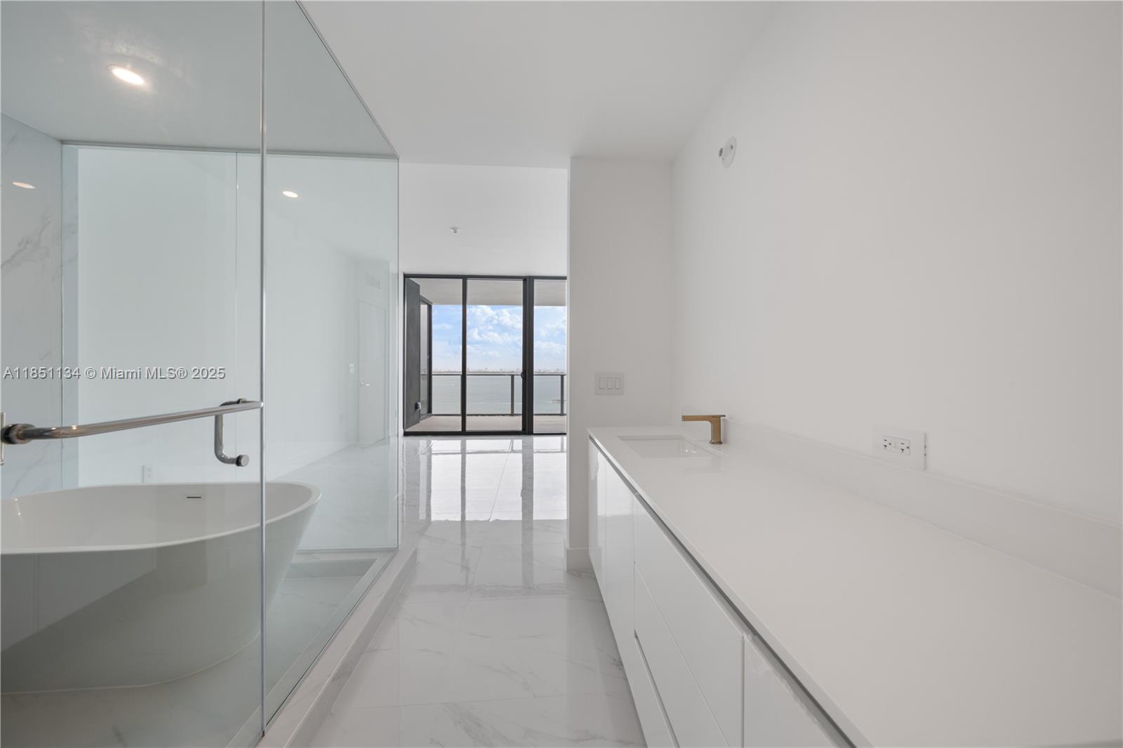 ARIA RESERVE SOUTH TOWER - Residential Lease