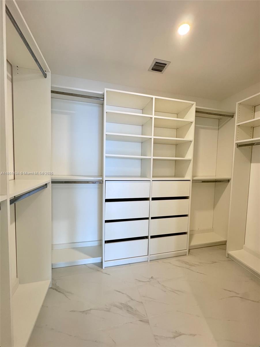 ARIA RESERVE SOUTH TOWER - Residential Lease