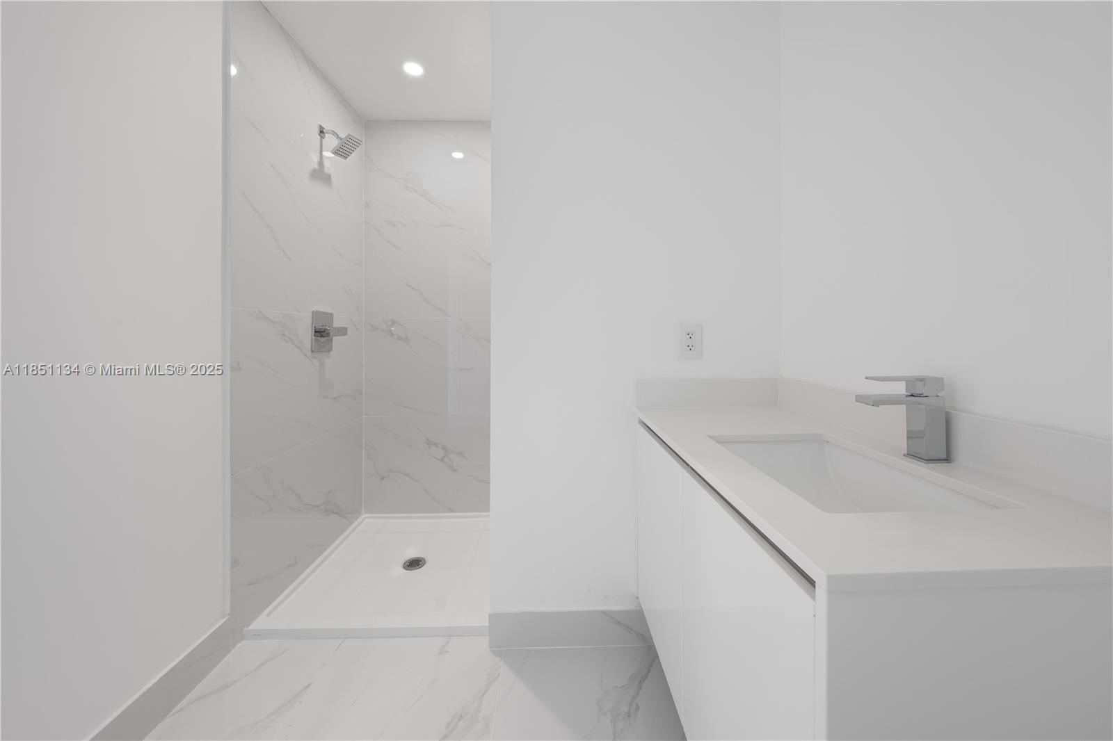 ARIA RESERVE SOUTH TOWER - Residential Lease