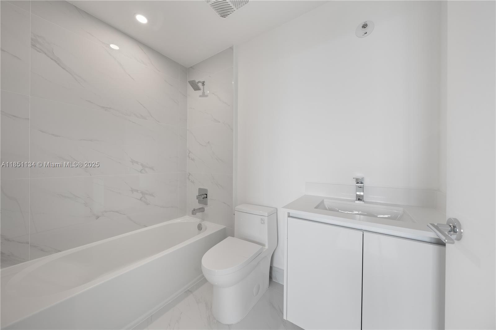 ARIA RESERVE SOUTH TOWER - Residential Lease