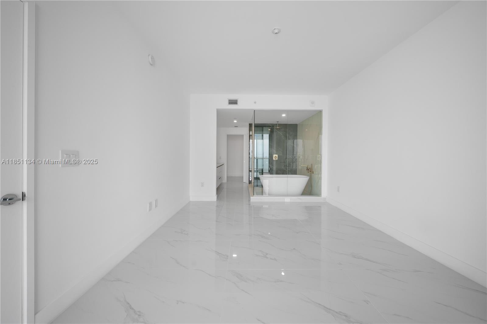 ARIA RESERVE SOUTH TOWER - Residential Lease