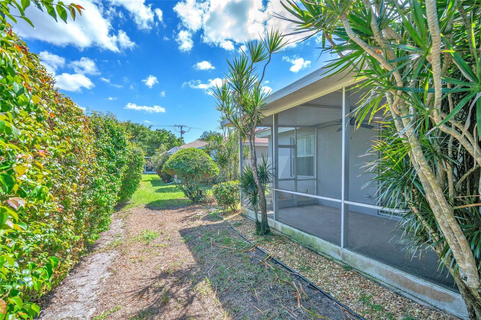 PALM ISLES WEST - Residential