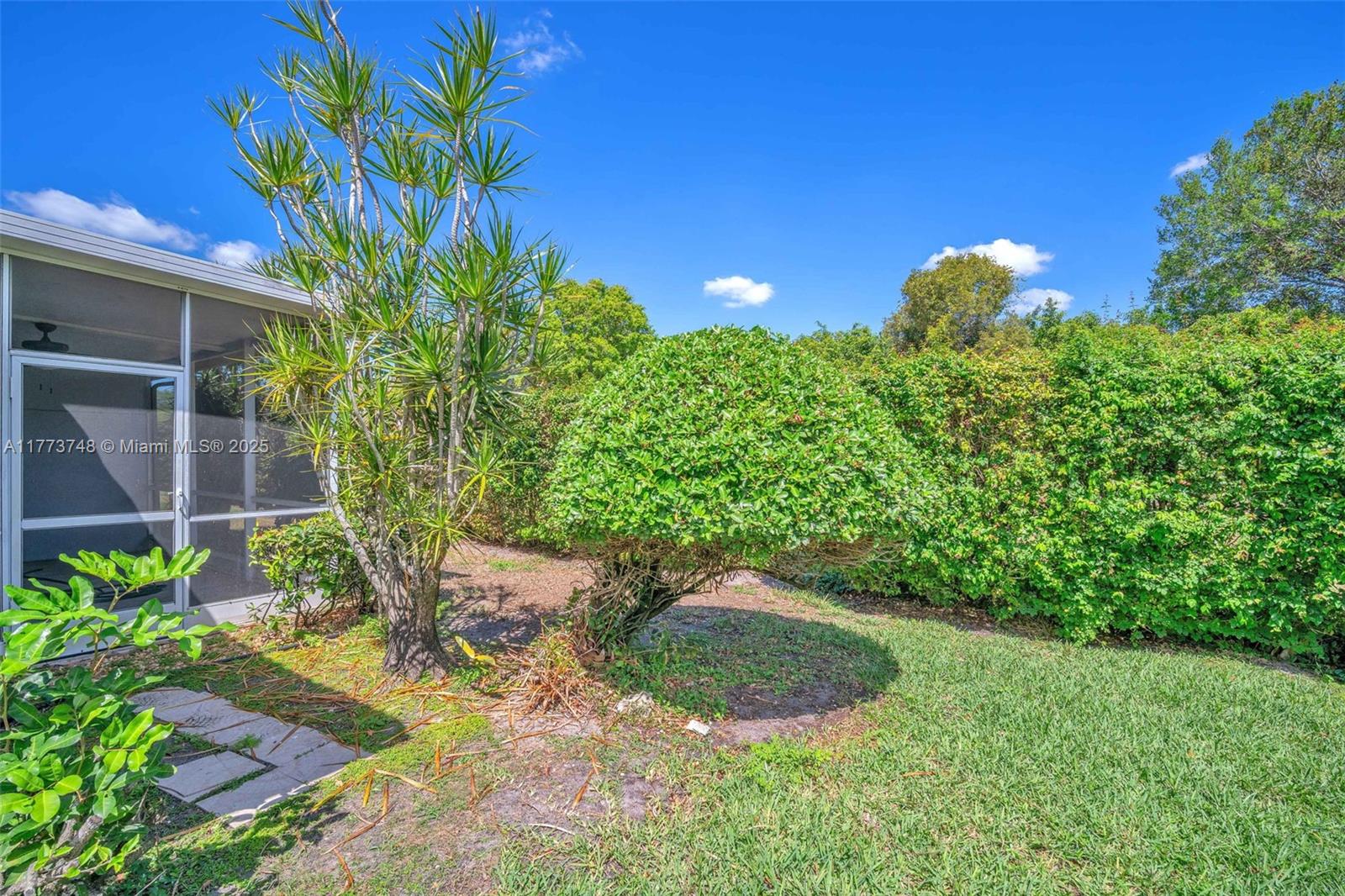PALM ISLES WEST - Residential