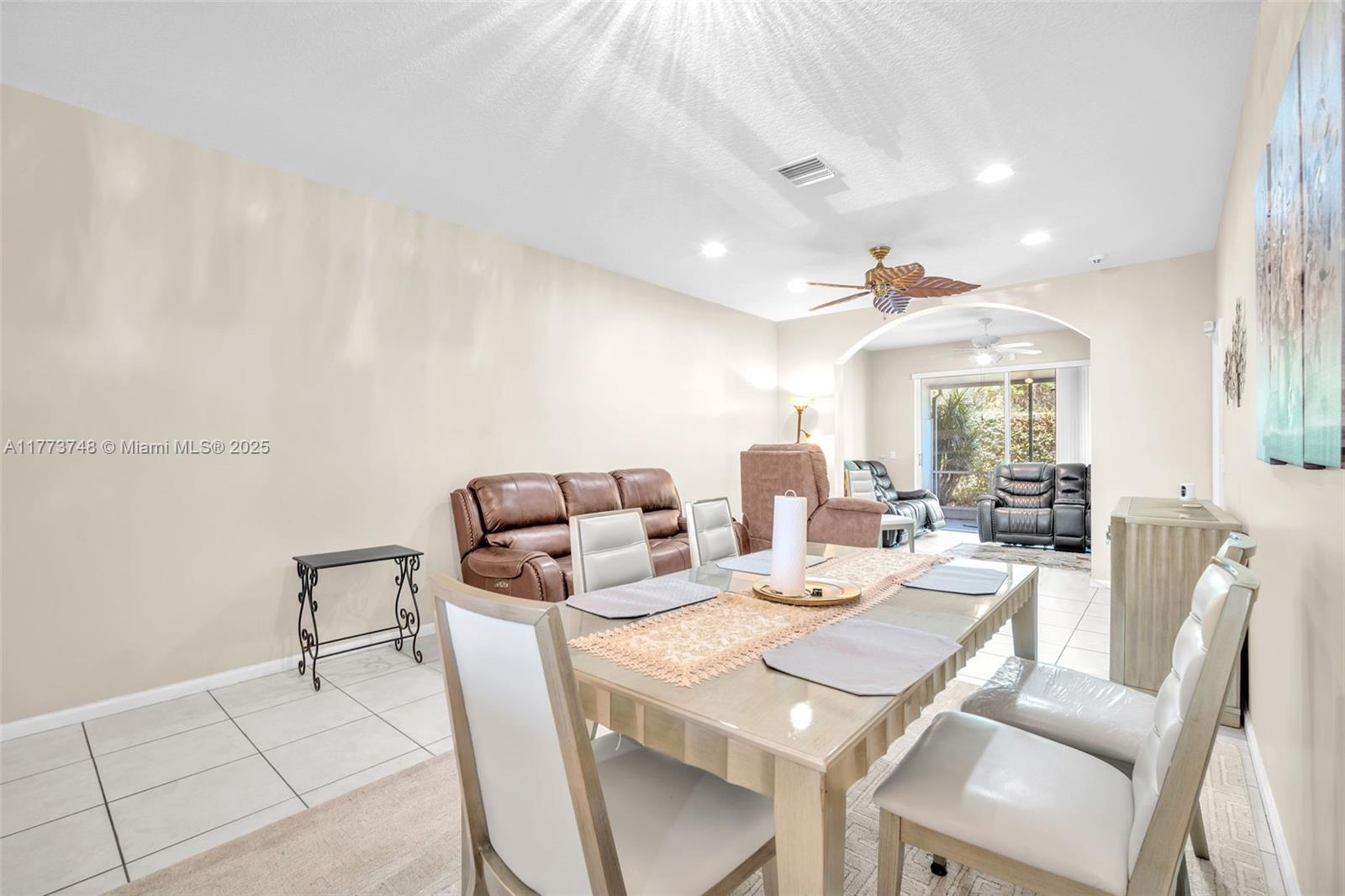 PALM ISLES WEST - Residential
