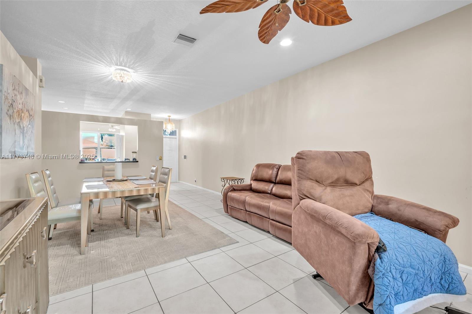 PALM ISLES WEST - Residential