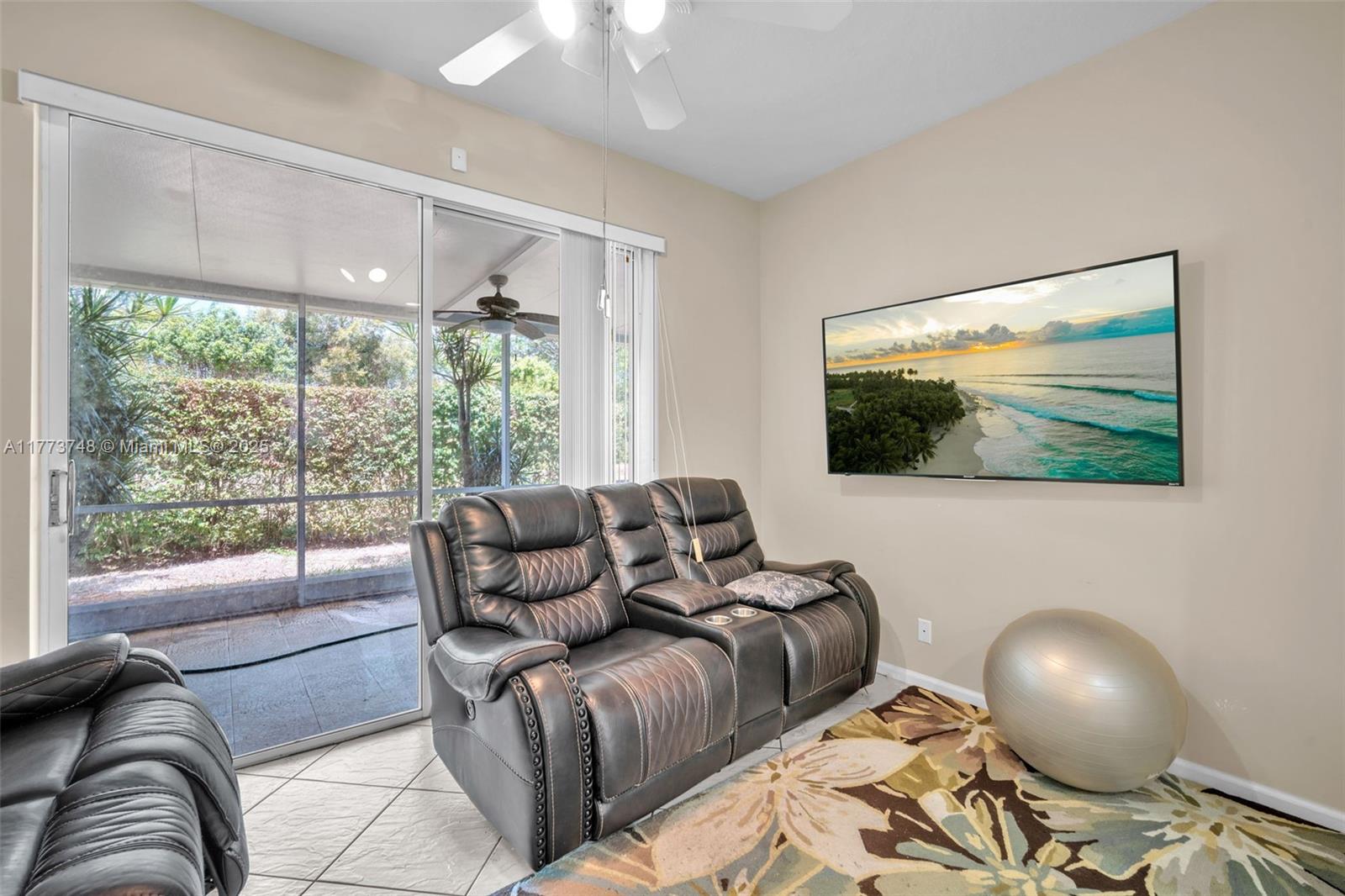 PALM ISLES WEST - Residential
