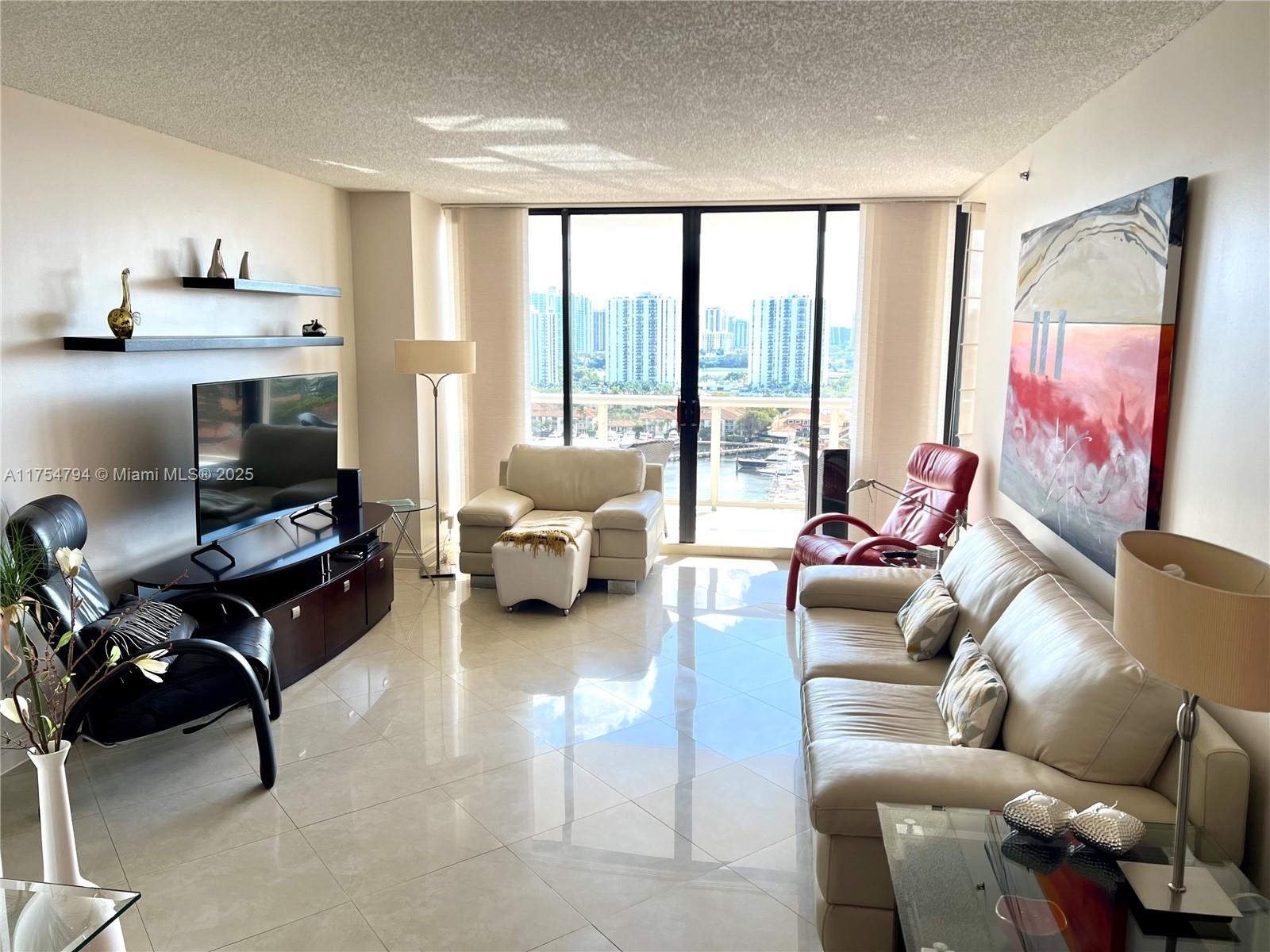 HARBOR TWS AT THE WATERWA - Residential