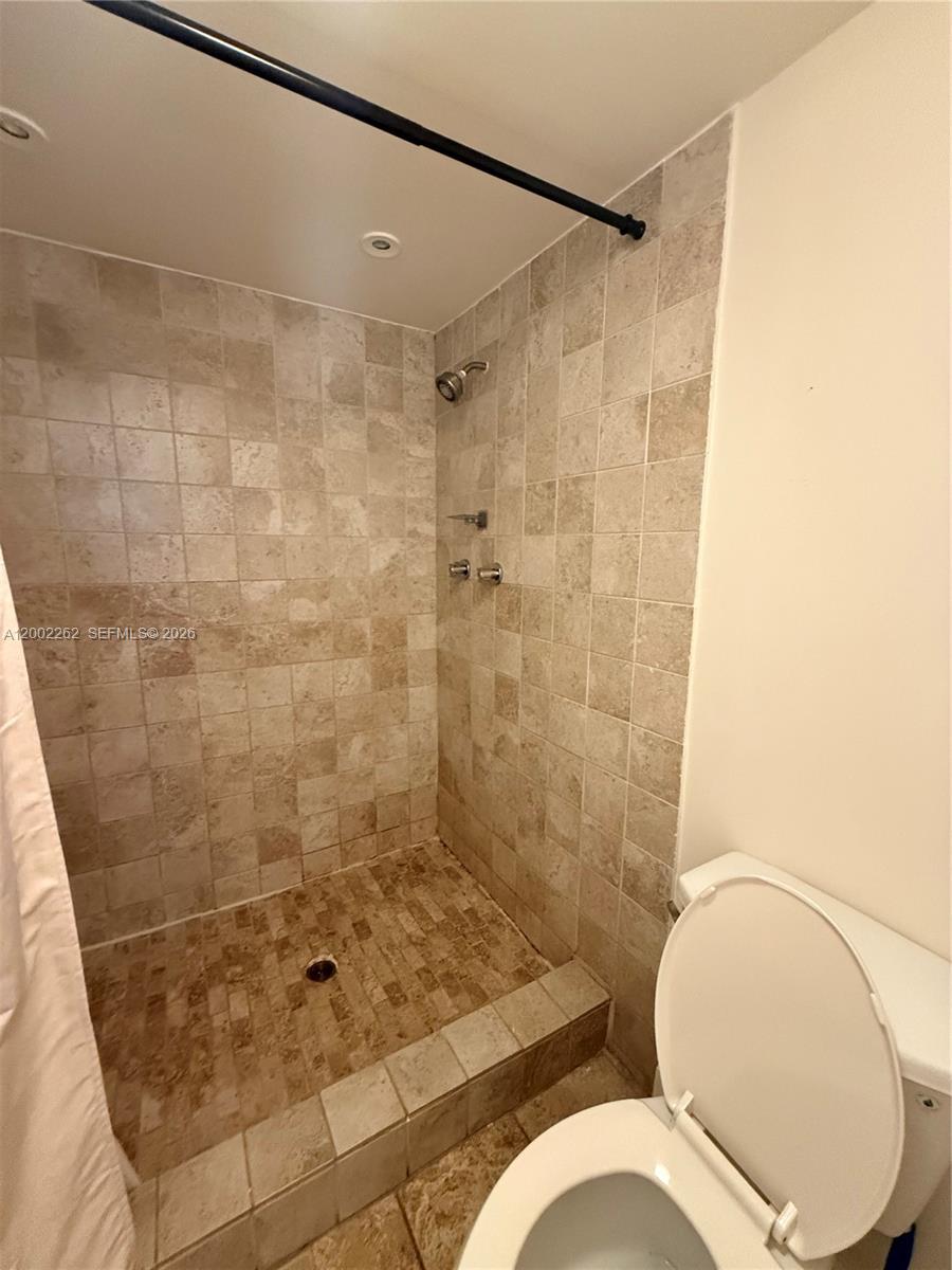 LIVE OAK CONDO SIX - Residential Lease