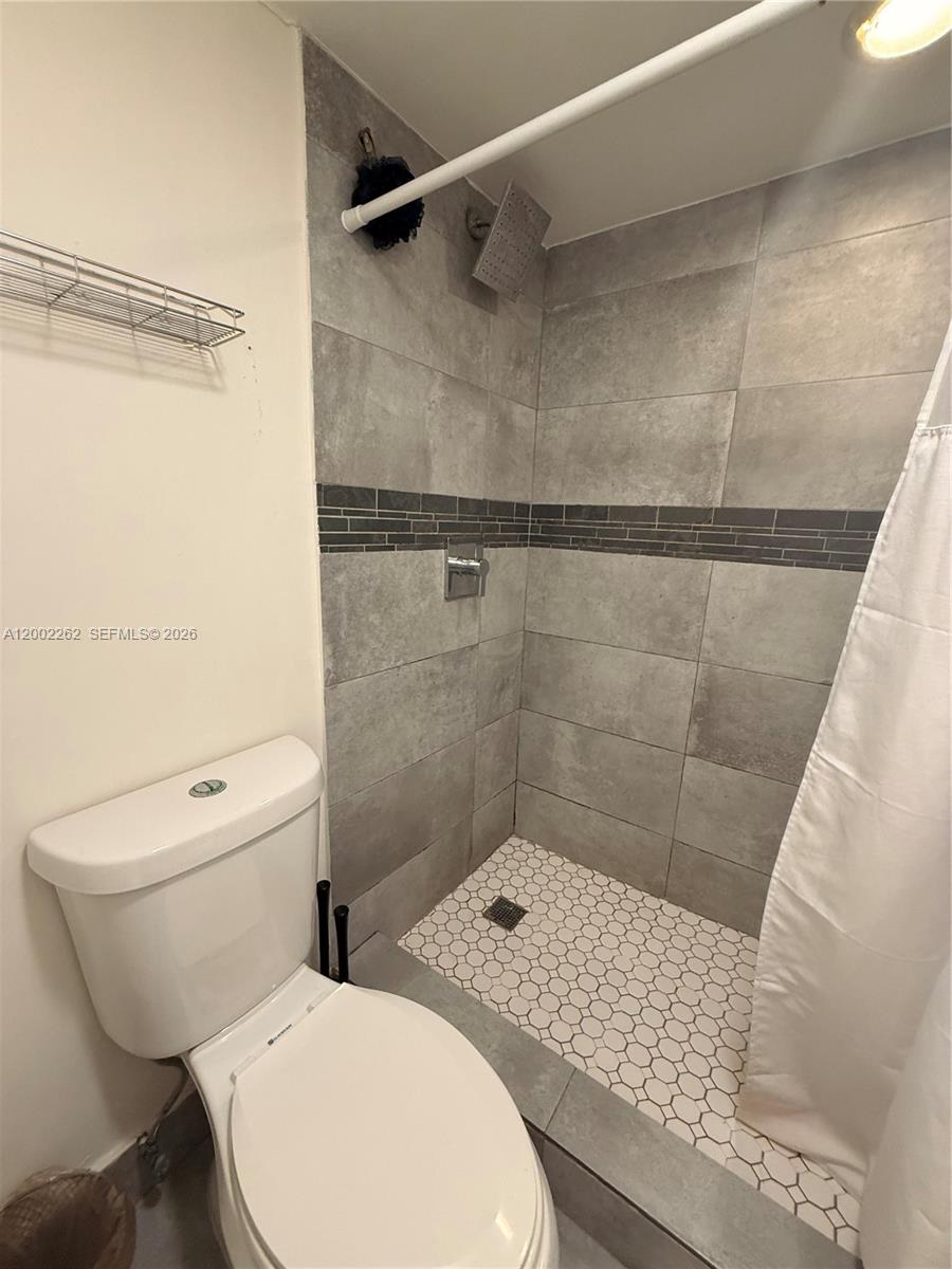 LIVE OAK CONDO SIX - Residential Lease