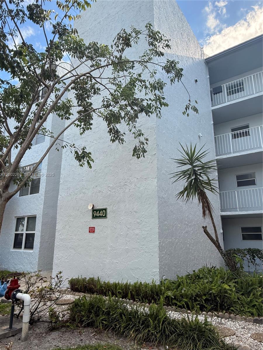 LIVE OAK CONDO SIX - Residential Lease
