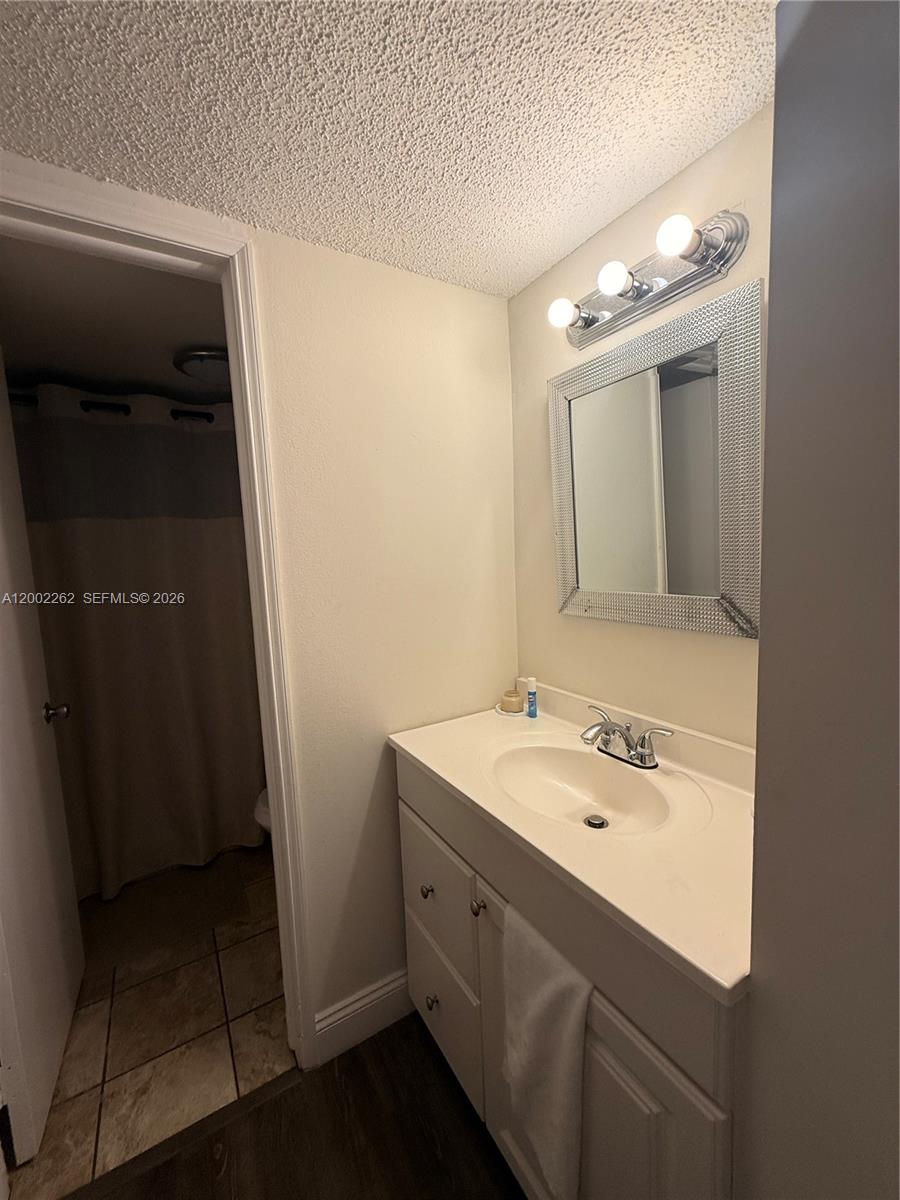 LIVE OAK CONDO SIX - Residential Lease