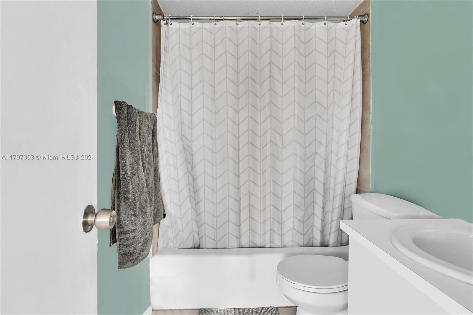 OCTAGON TOWERS I CONDO - Residential