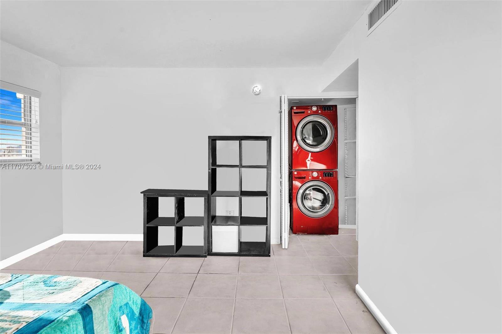 OCTAGON TOWERS I CONDO - Residential