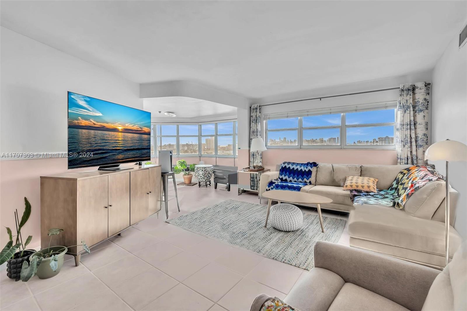 OCTAGON TOWERS I CONDO - Residential