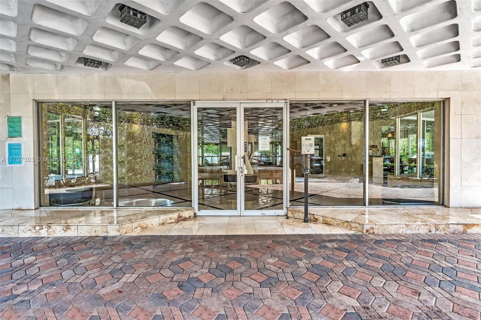 OCTAGON TOWERS I CONDO - Residential