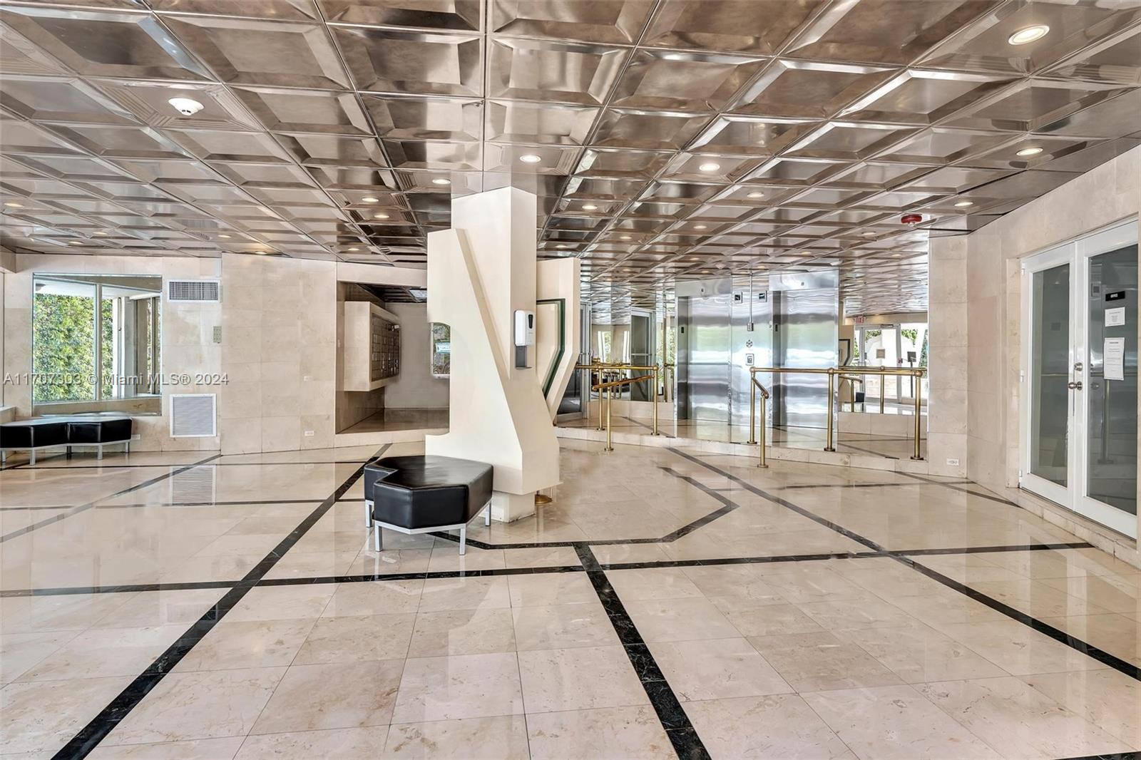 OCTAGON TOWERS I CONDO - Residential