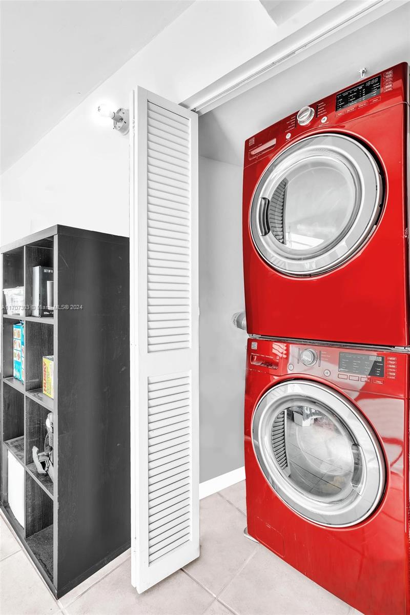 OCTAGON TOWERS I CONDO - Residential