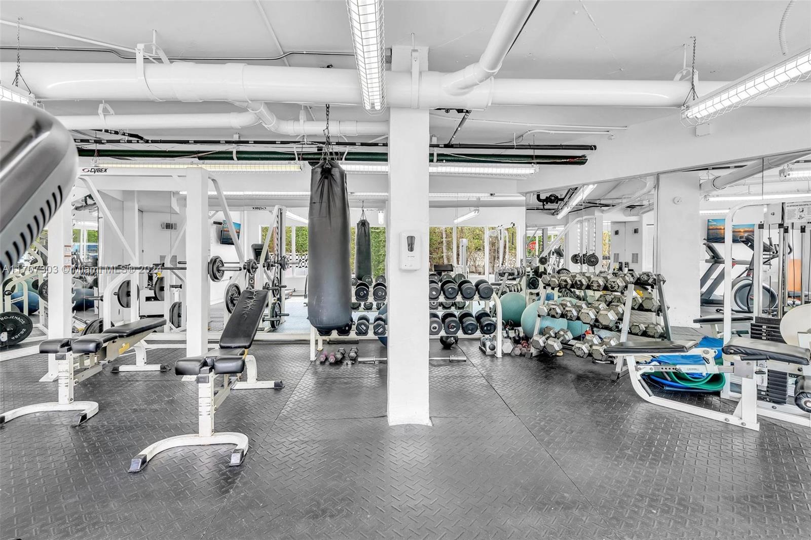 OCTAGON TOWERS I CONDO - Residential