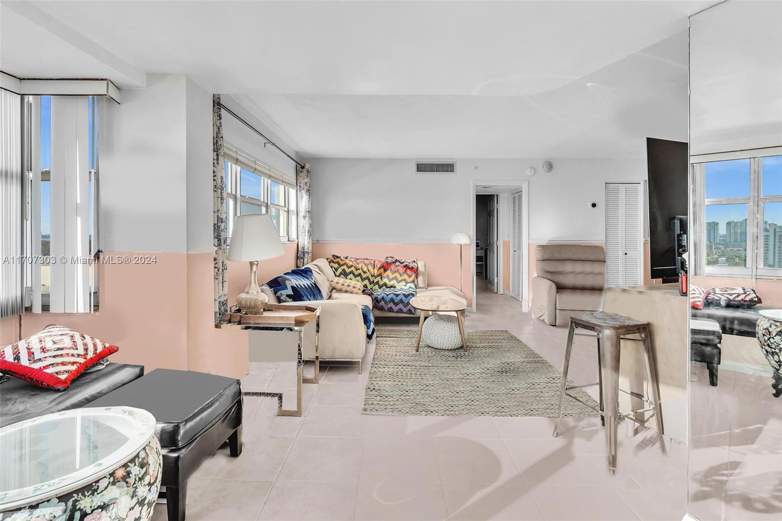 OCTAGON TOWERS I CONDO - Residential