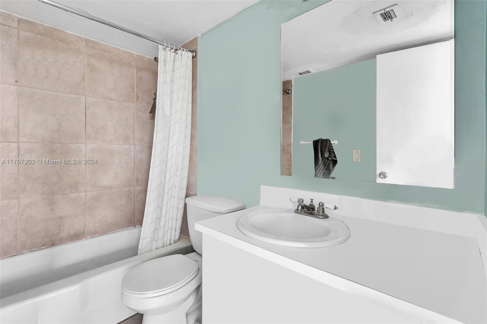 OCTAGON TOWERS I CONDO - Residential