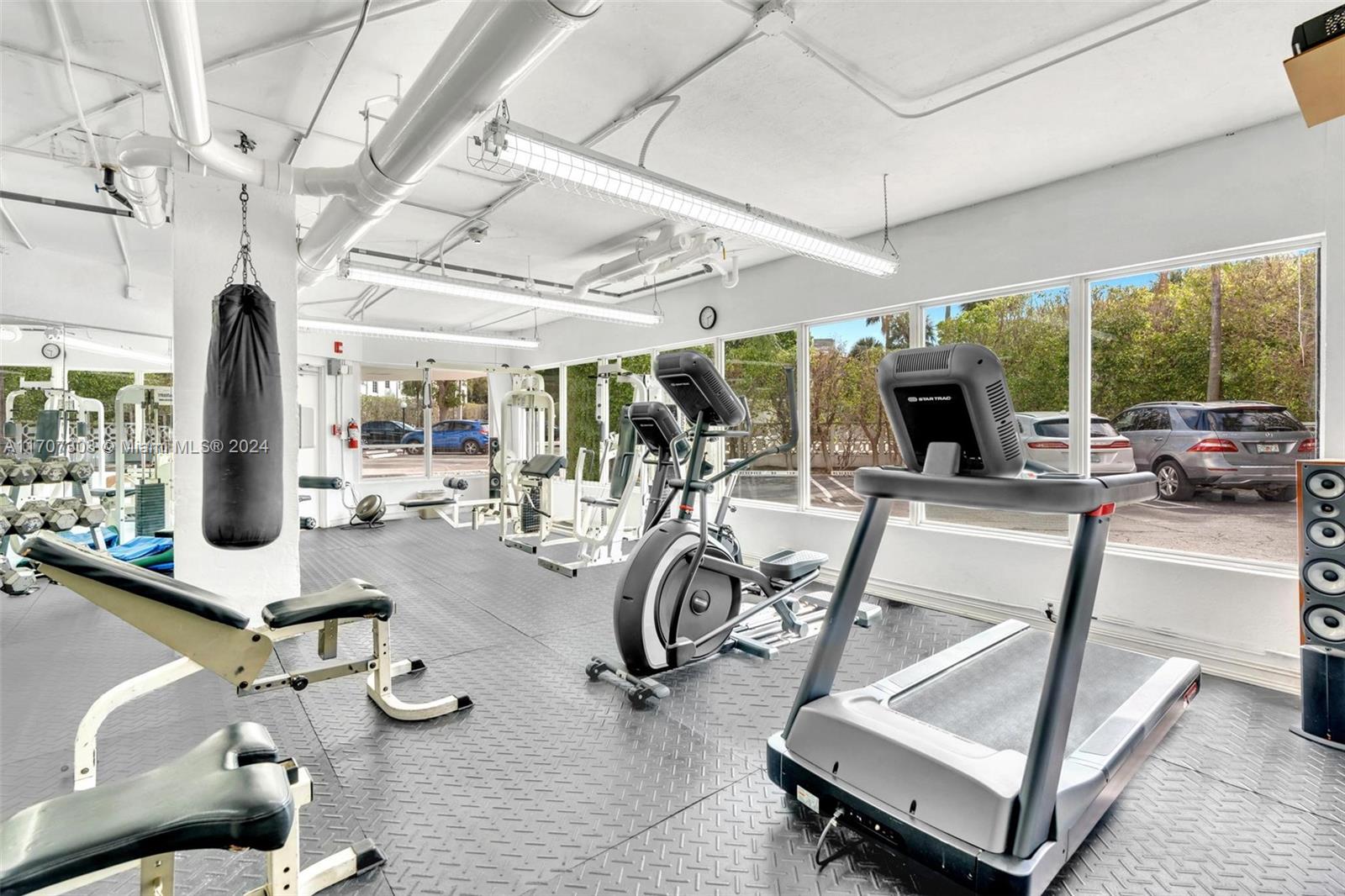 OCTAGON TOWERS I CONDO - Residential