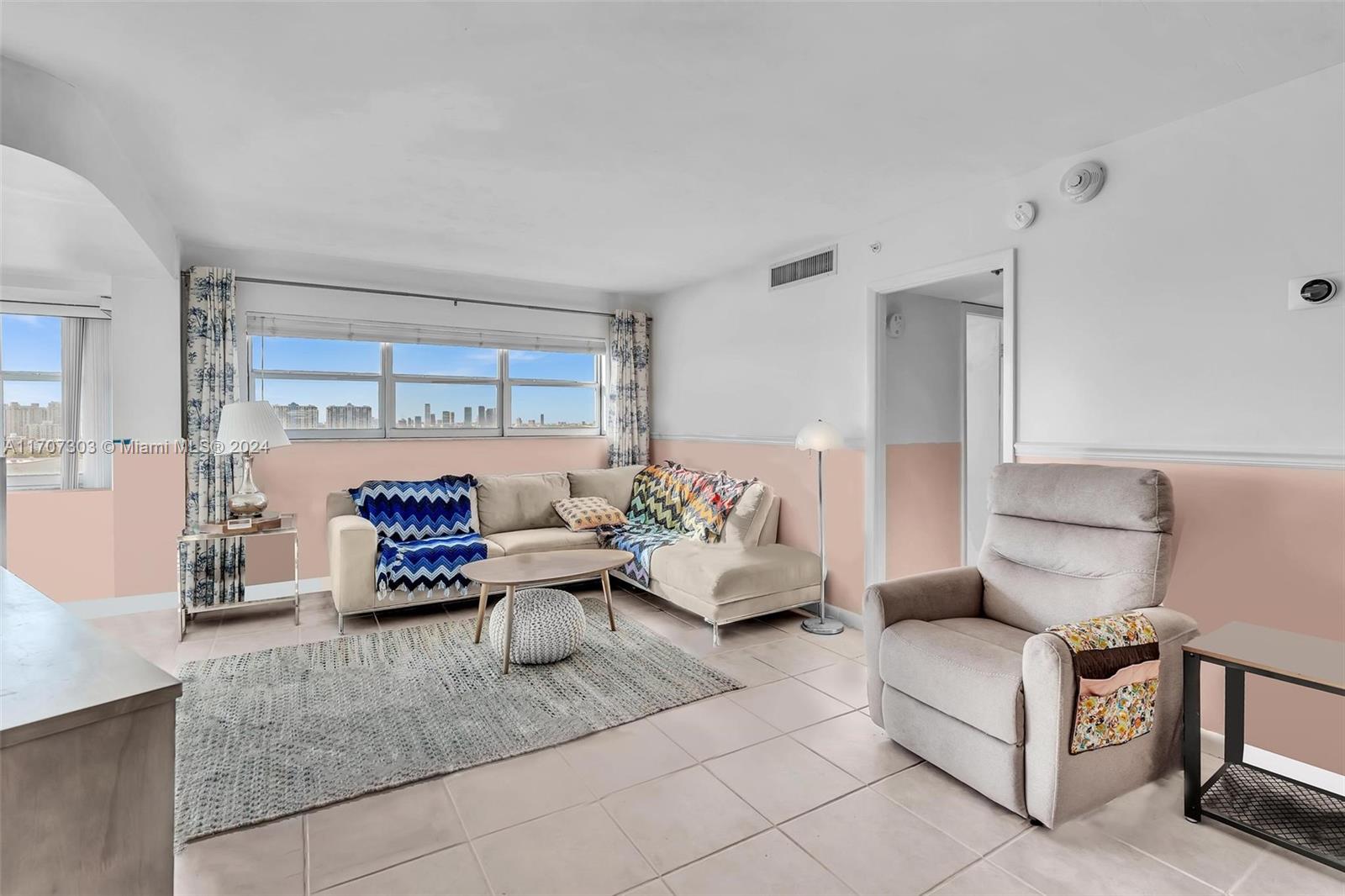 OCTAGON TOWERS I CONDO - Residential