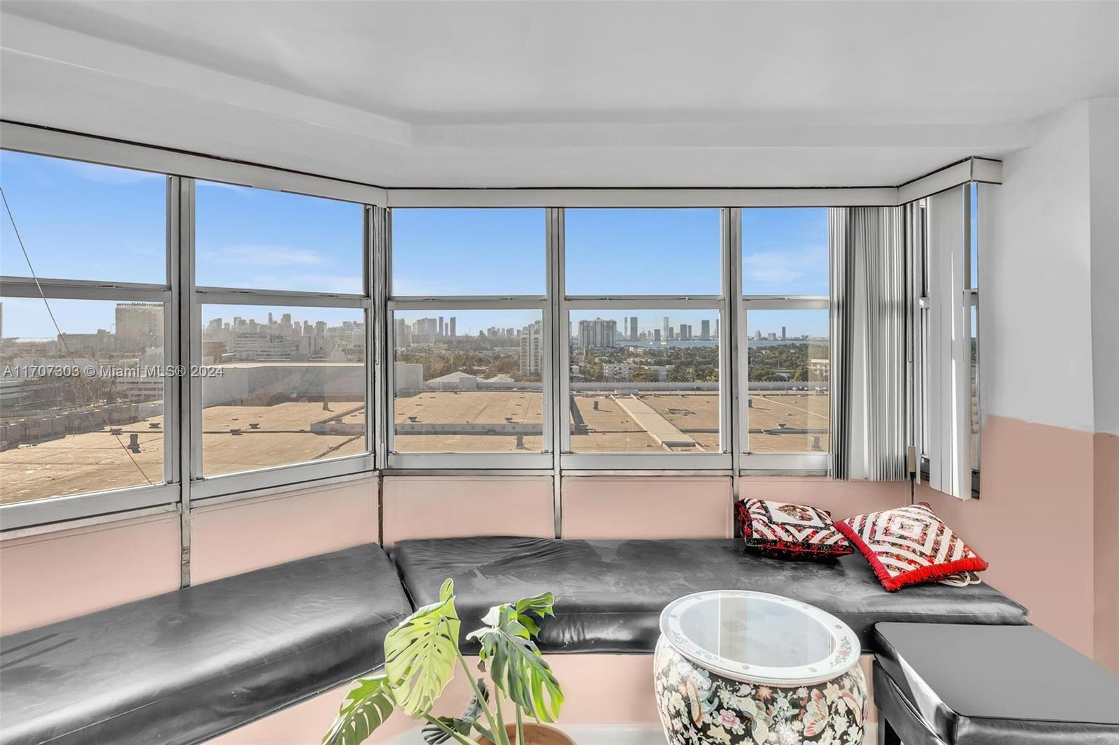 OCTAGON TOWERS I CONDO - Residential