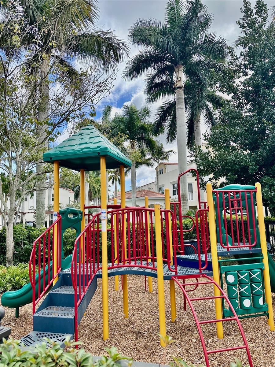 BLUE LAKE TOWNHOMES - Residential Lease