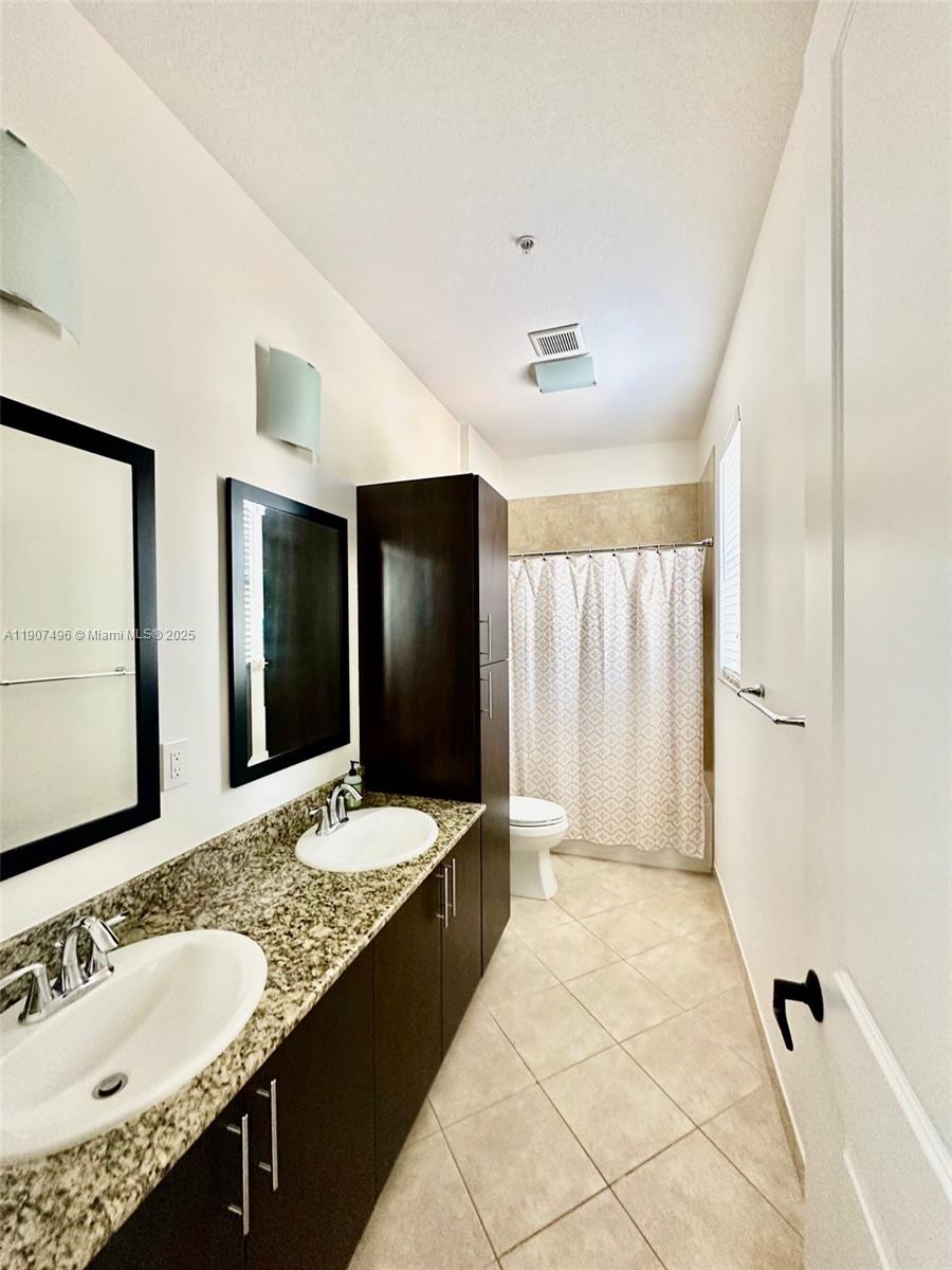 BLUE LAKE TOWNHOMES - Residential Lease