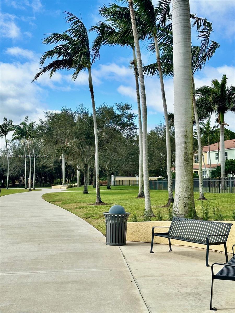 BLUE LAKE TOWNHOMES - Residential Lease