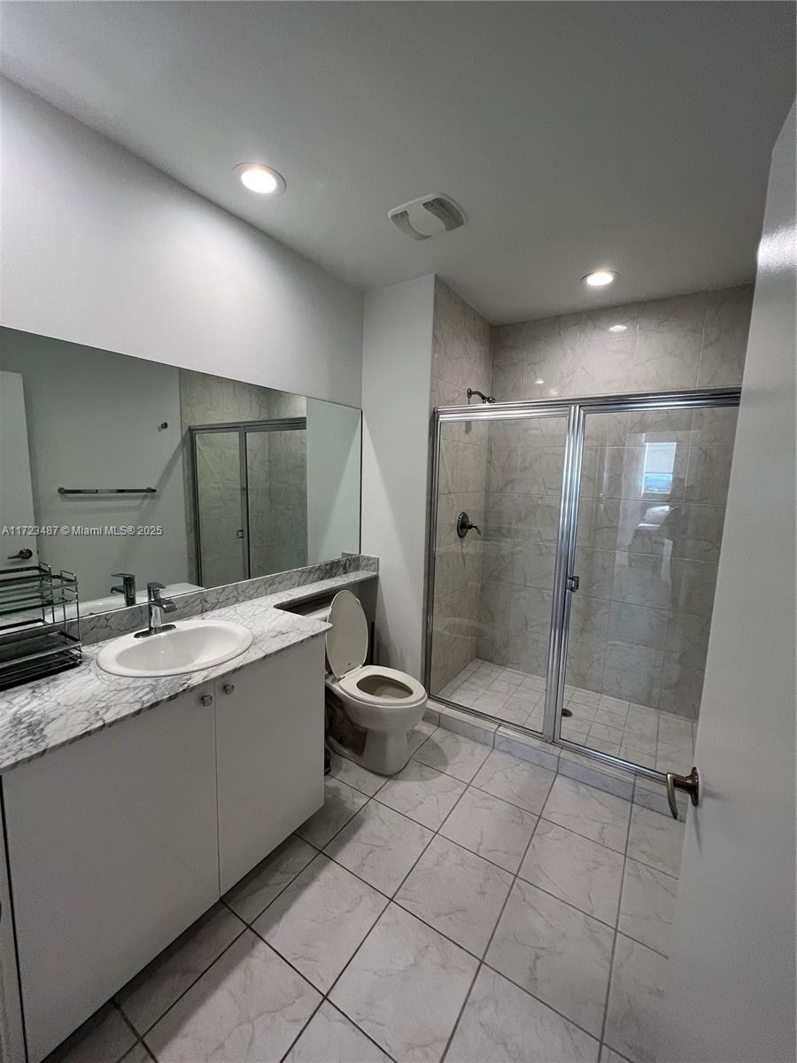 VENTURE AT AVENTURA EAST - Residential