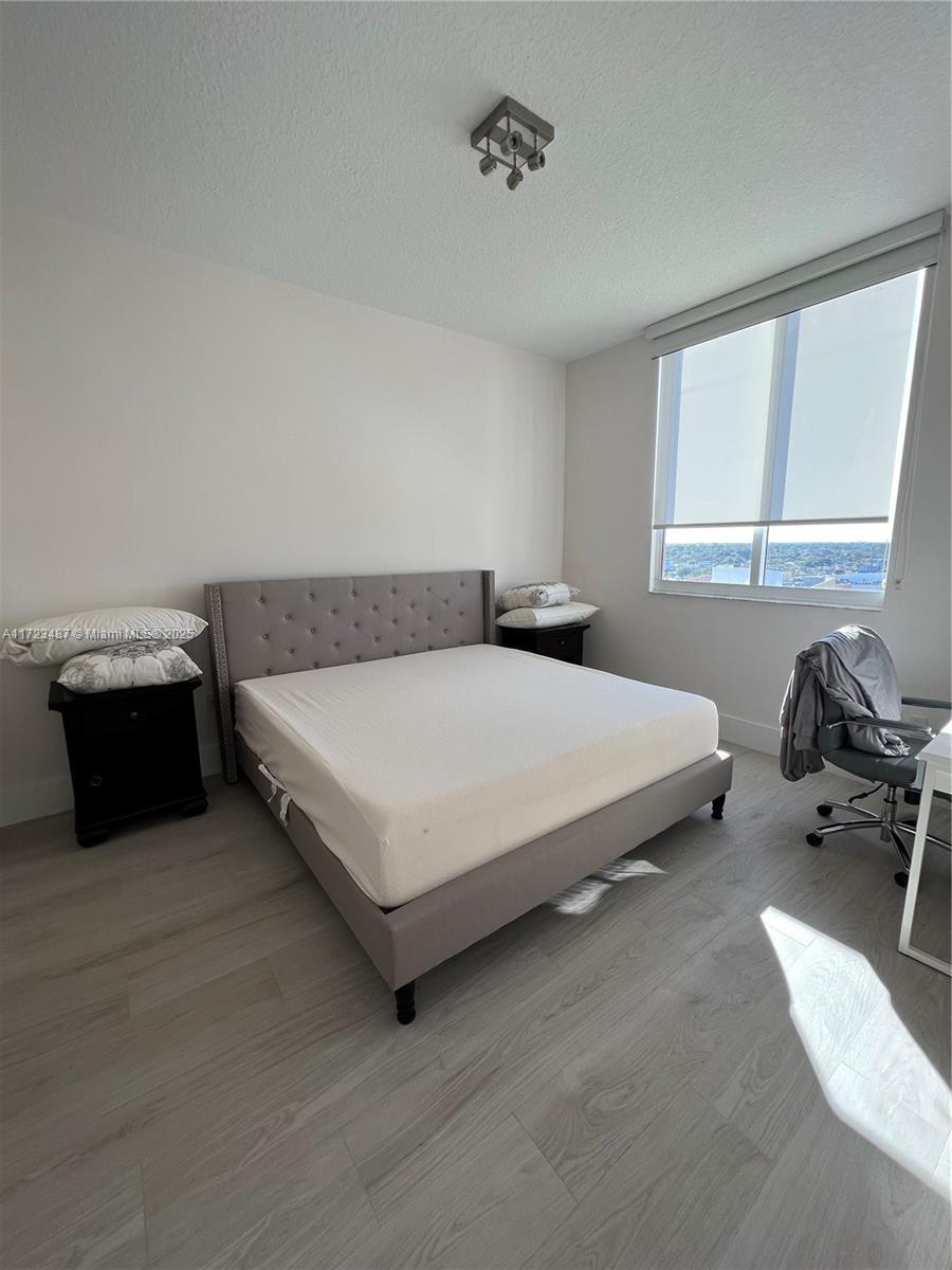 VENTURE AT AVENTURA EAST - Residential