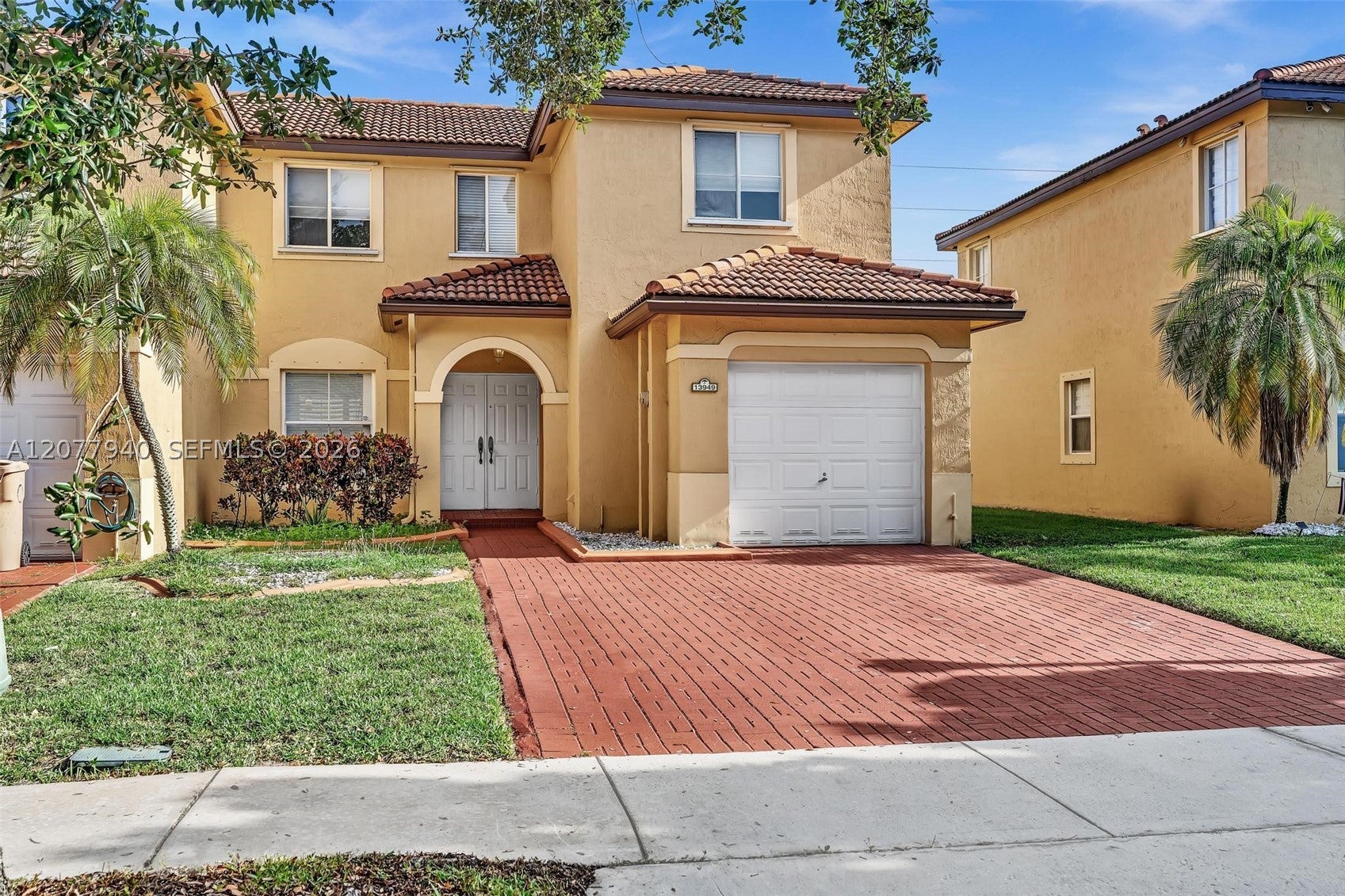 13949 N Forest Oak Cir, Davie FL 33325