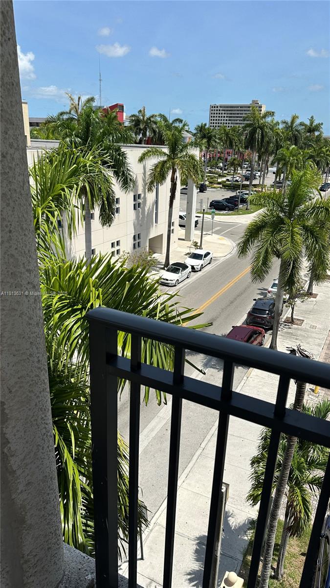 650 Palm Ave 4-B4