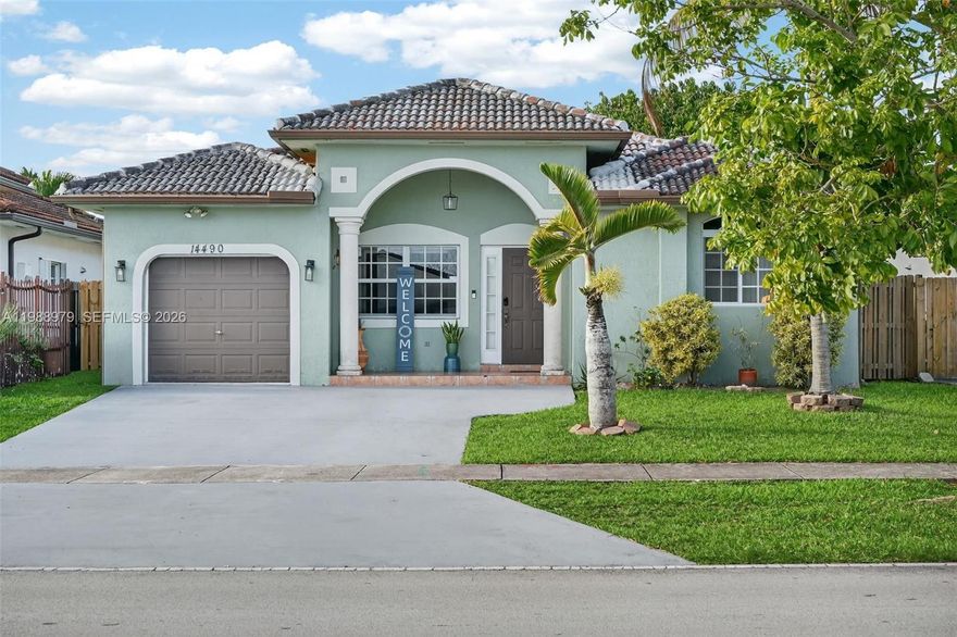 Must-See! This spacious one-story single-family home in the desirable Richmond West area features 3 bedrooms and 2 bathrooms, a tiled front porch, a single-car garage, and an expansive 3,000 sq ft backyard—perfect for building your dream pool.

Located near top-rated schools including Jorge Mas Canosa Middle School, Robert Morgan Educational Center, and South Dade Senior High Academy Magnet School. Enjoy easy access to nearby parks such as Thompson Memorial Park and Eureka Villa Park, as well as close proximity to Zoo Miami and the Florida Turnpike.