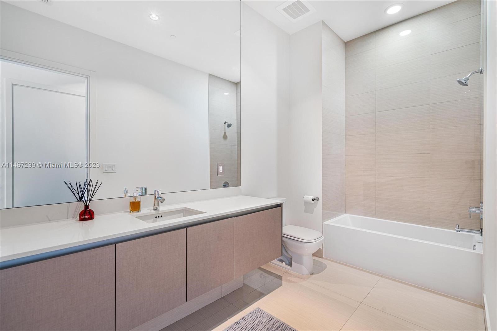 ECHO CONDO - Residential