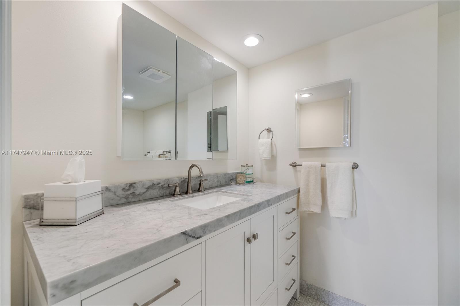 RIDGEVIEW TOWERS CONDO - Residential
