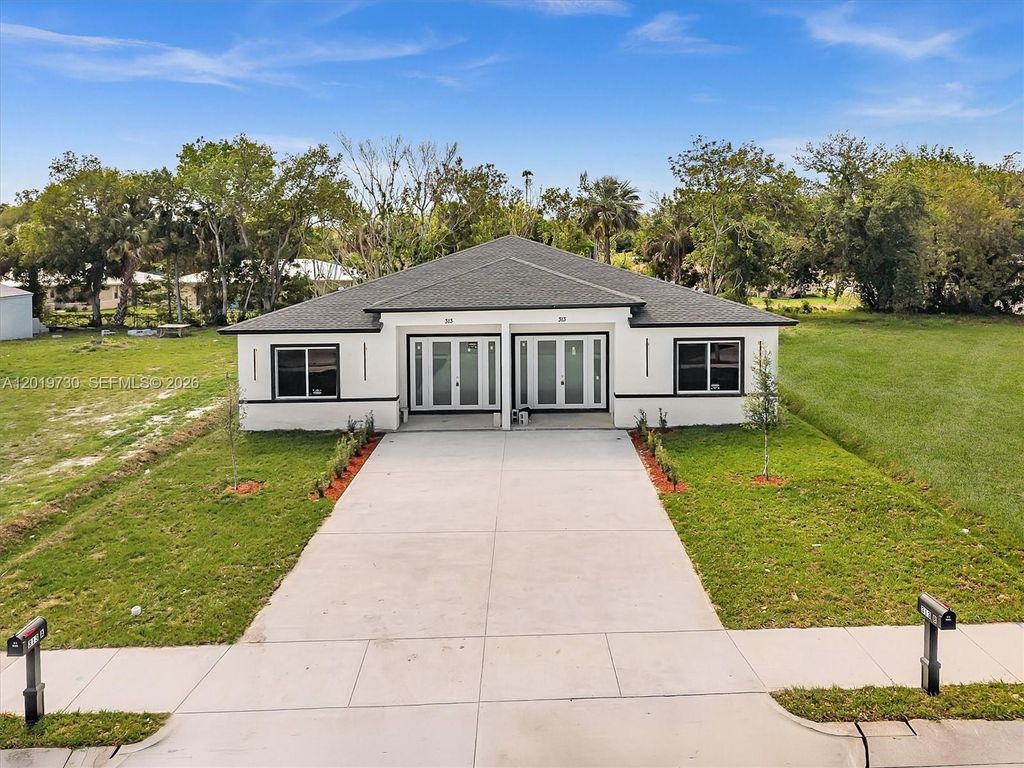 Photo of 313 13th S St #B, Fort Pierce, FL 34950 (MLS # A12019730)