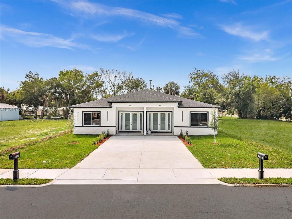 Photo of 313 13th S St #B, Fort Pierce, FL 34950 (MLS # A12019730)