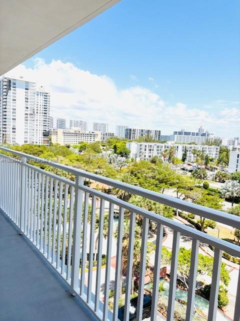 WINSTON TOWERS 600 CONDO - Residential