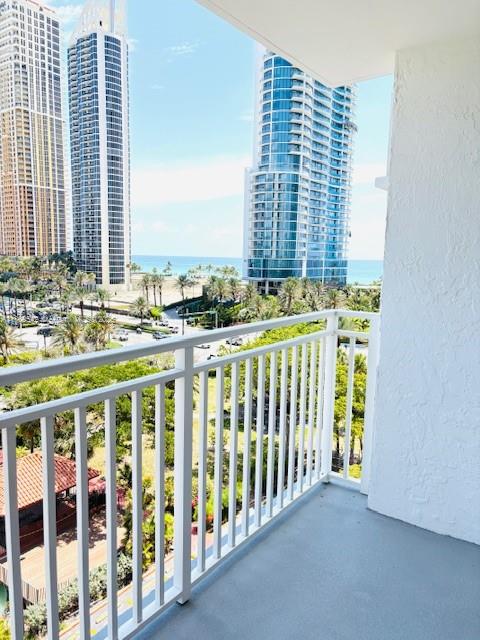 WINSTON TOWERS 600 CONDO - Residential