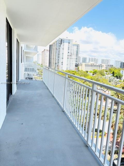 WINSTON TOWERS 600 CONDO - Residential