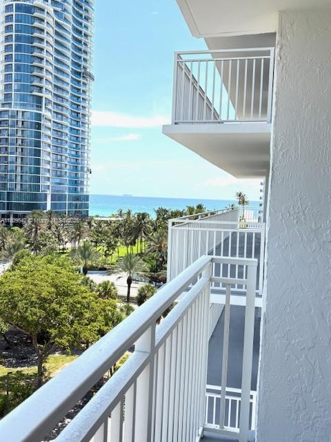 WINSTON TOWERS 600 CONDO - Residential
